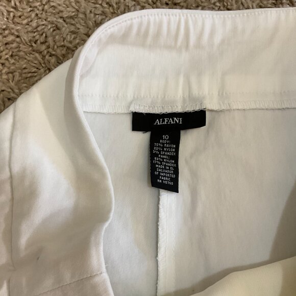 Alfani Stretch Tummy Control Pull On Cropped Capri Pants, White, Size 10 - Picture 4 of 6